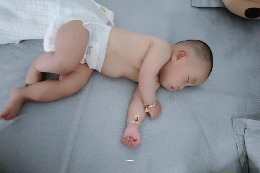 广州供卵包男孩宝宝积食发烧怎么处理